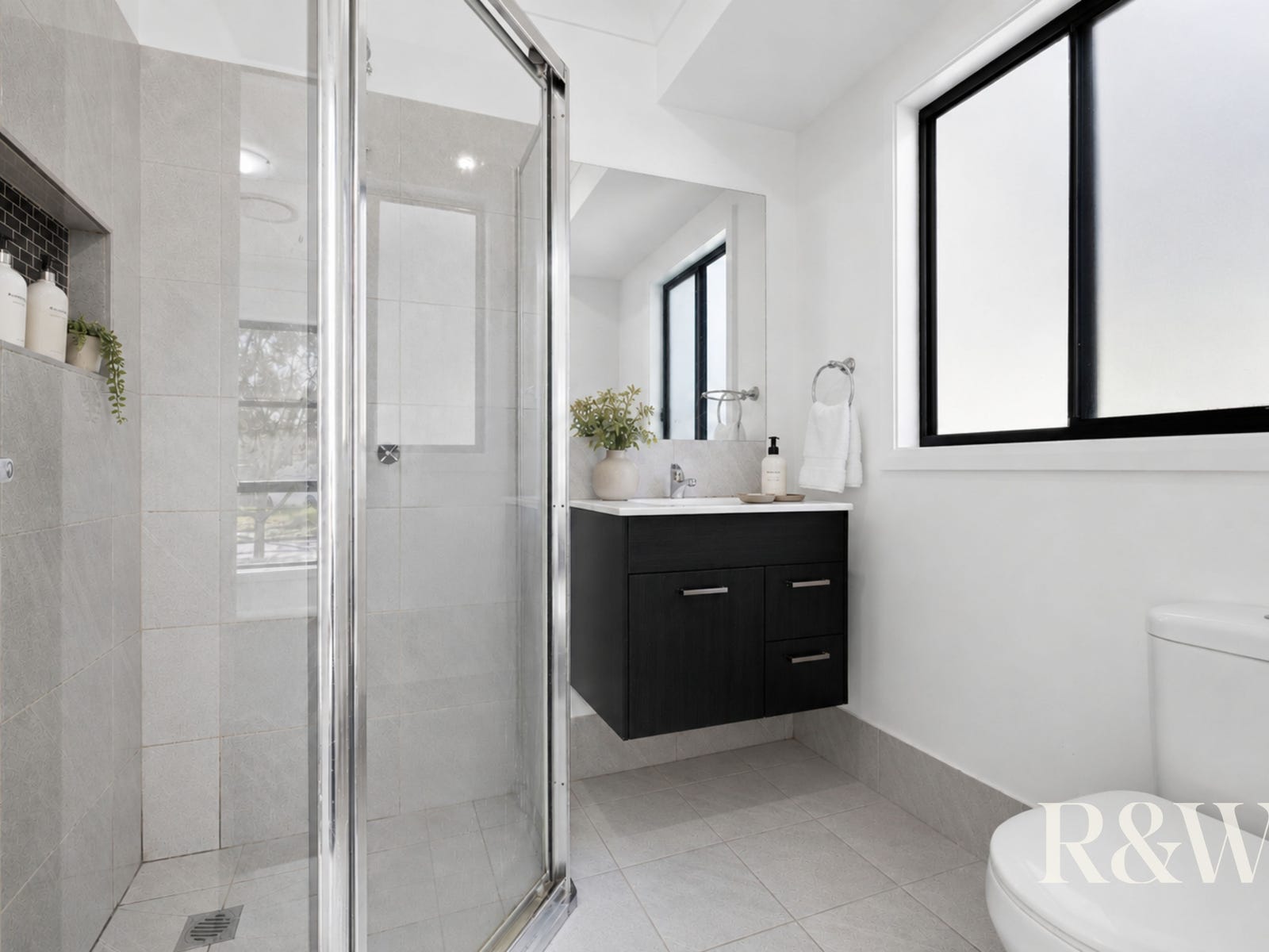 Ensuite at 9 Arkley Avenue